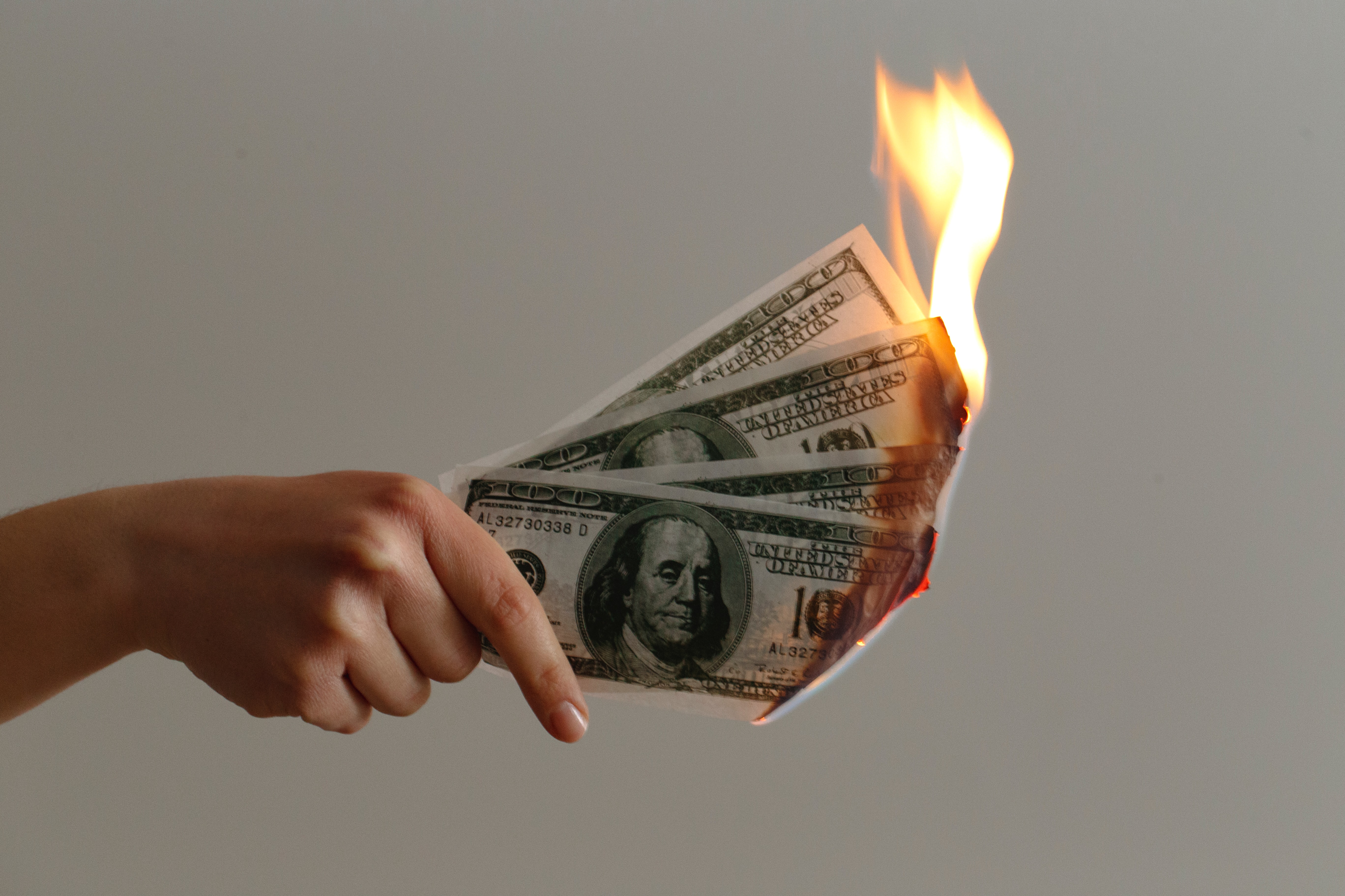 2022 03 14 jp-valery burning money Unsplash